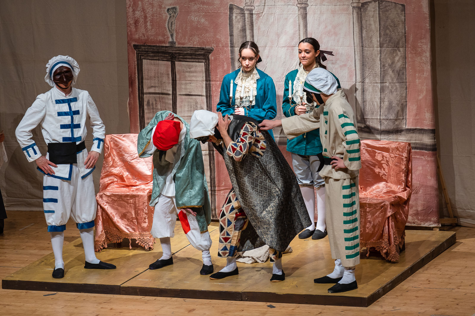 LaFamigliaDell'antiquario_EditedForWeb_sRGB-R01-1